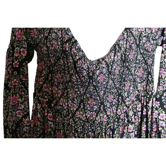 Torrid BLACK FLORAL SMOCKED SKATER DRESS Size 1 - Picture 4 of 9